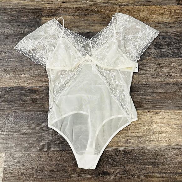 Wacoal Tops - Wacoal Womens White Lace Short Sleeve Lifted In Luxury Bodysuits Size Medium NWT